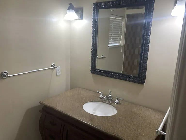 805 Oakdale St — Photo 12