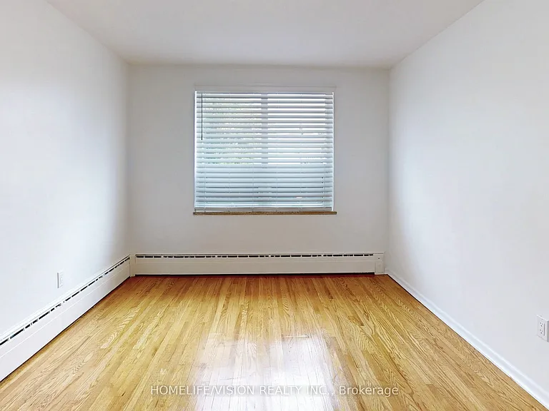 9901 Yonge St #4 — Photo 26