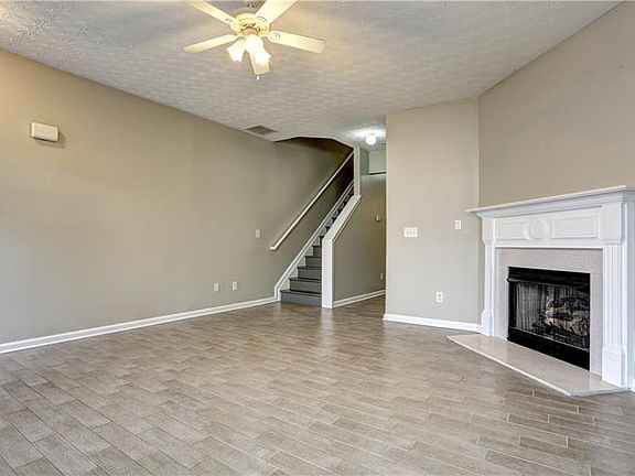 4th image of 2749 Heathrow Dr