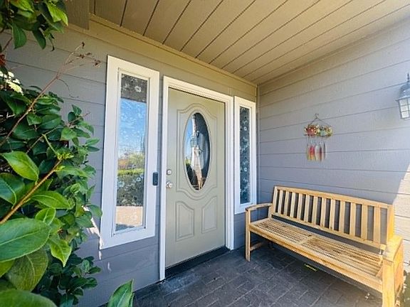 3rd image of 8957 Knobhill Cir