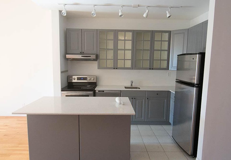 2nd image of 1002 Manhattan Ave #1