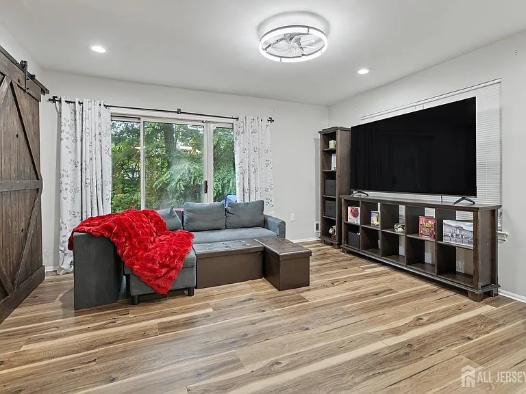 23 Morgan Pl — Photo 4