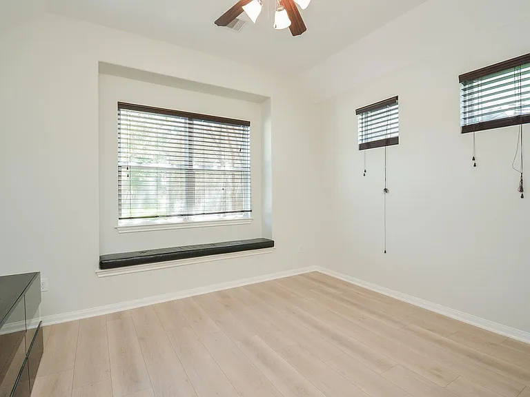 6403 Edinburgh Ct — Photo 23