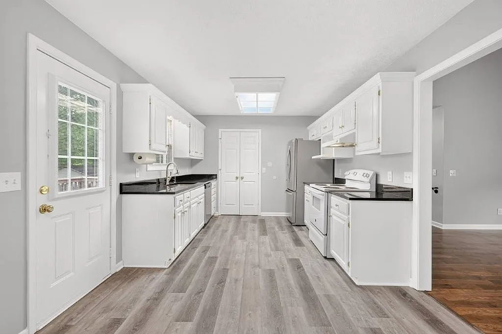 3 bed, 1260 sqft, $1,650 — Photo 4