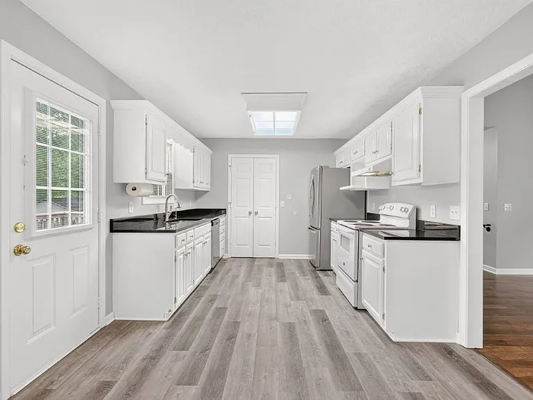 108 Roberts Dr — Photo 4