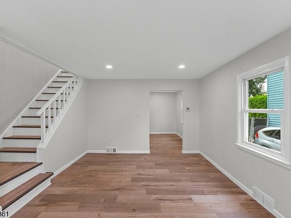 3rd image of 925 Middlesex St