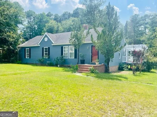 348 S Victory Dr, Lyons, GA 30436