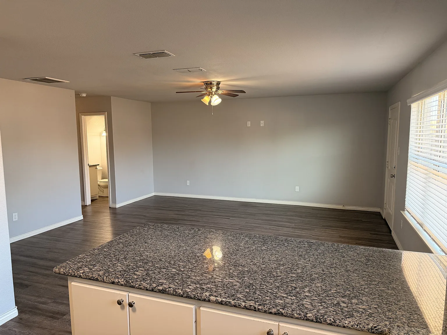 4 bed, 2.5 bath, 1728 sqft, $1,650 — Photo 3