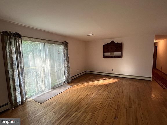 4th image of 230 Burrs Rd