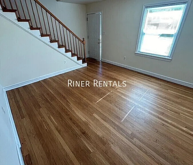 282 E Grattan St — Photo 2
