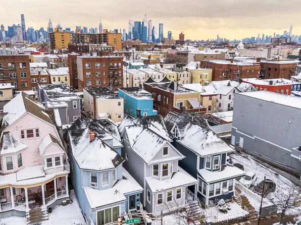 4530 Kennedy Boulevard image 1 of 25