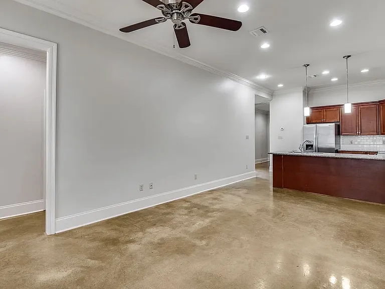 130 Brightwood Dr — Photo 3