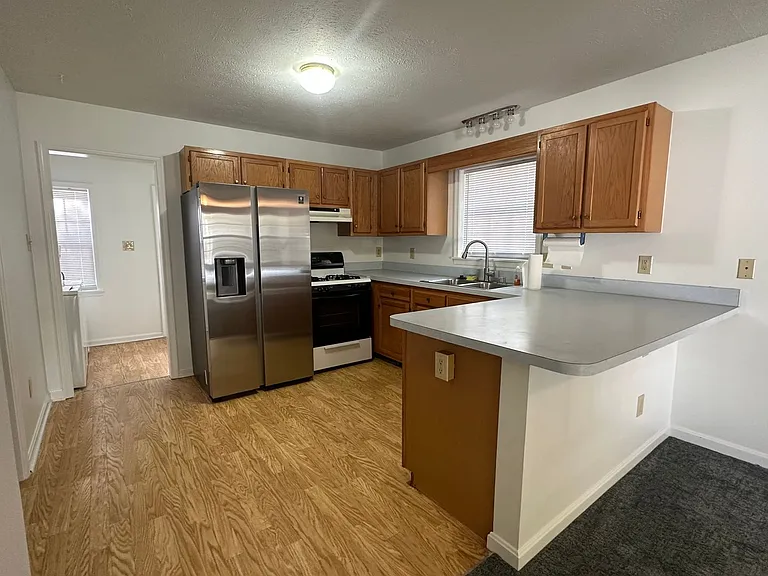 109 E Pall Mall St — Photo 3