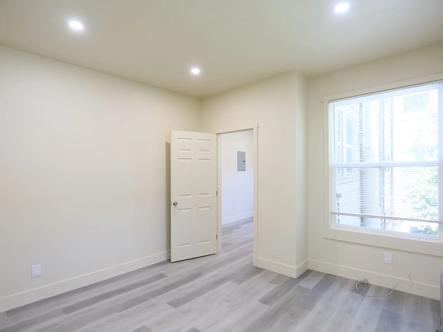 3 bed, $5,950 — Photo 2