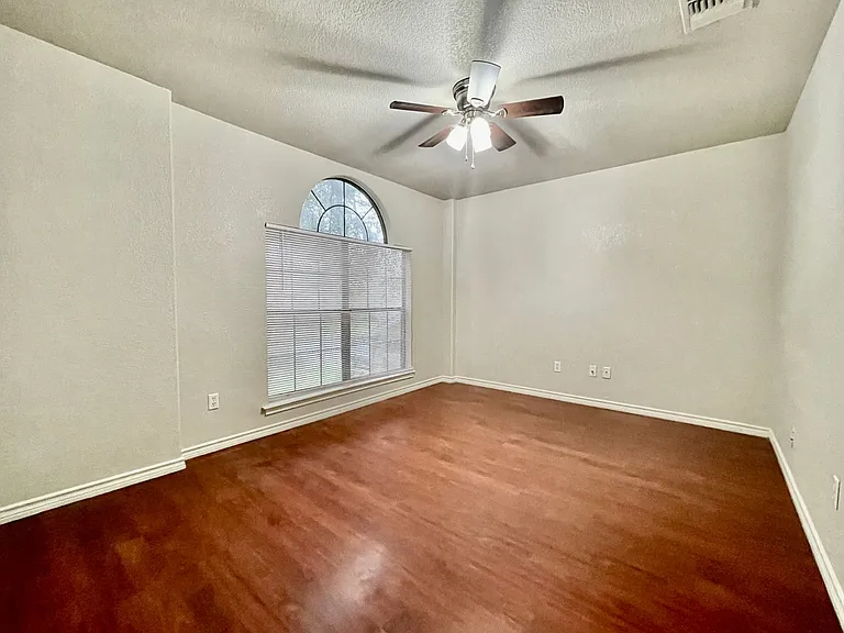 1825 Pearce Ct — Photo 13