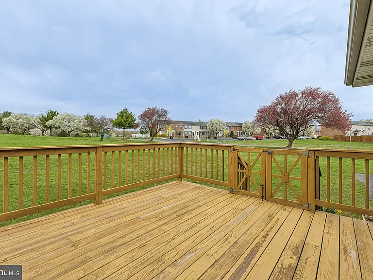100 Heathrow Ln — Photo 20