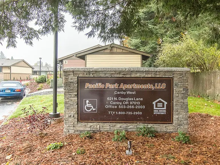 621 N Douglas Ln — Photo 10