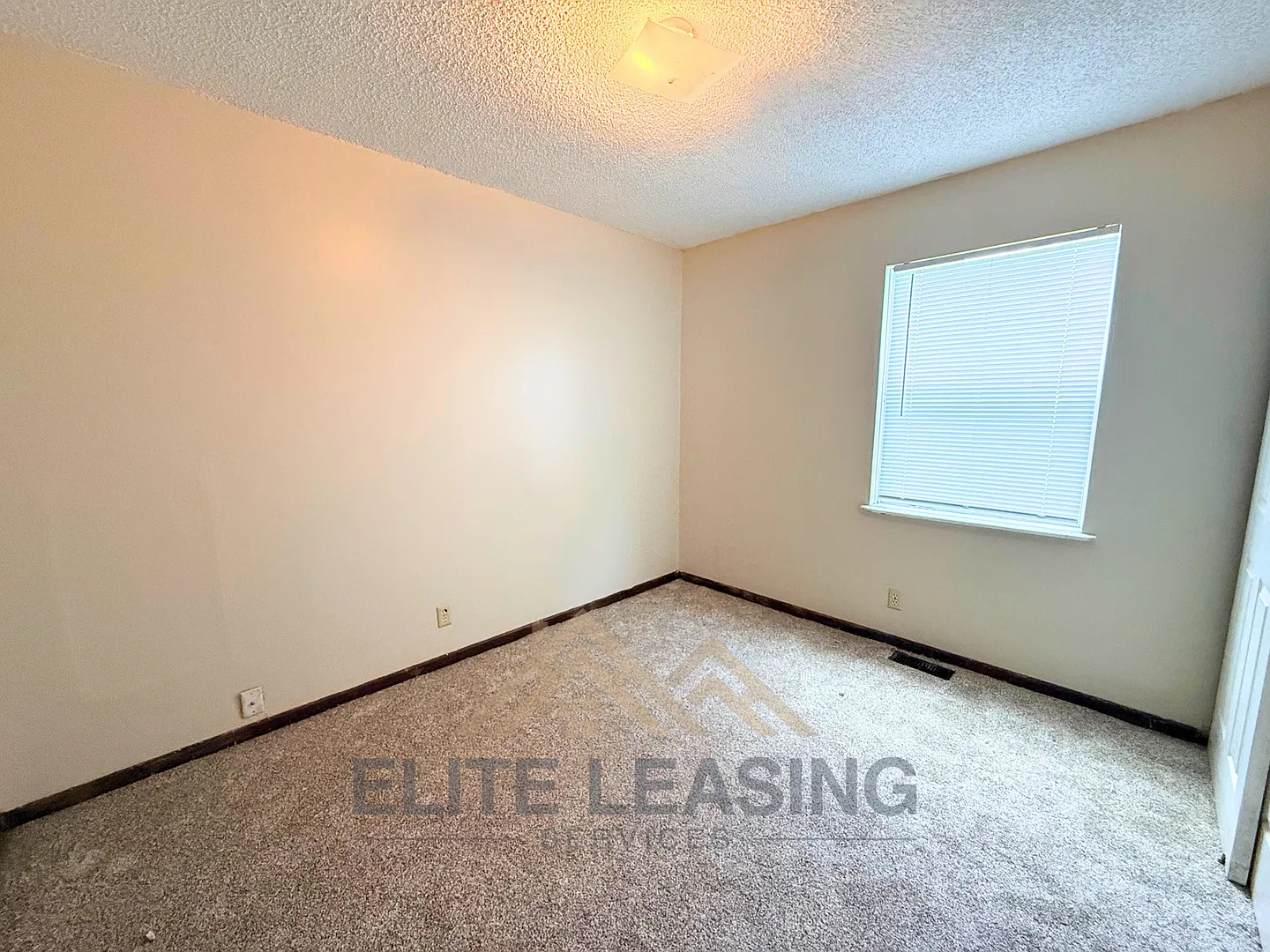 2 Bedrooms | 1 Bathroom | Partial Fenced Yard — Photo 4