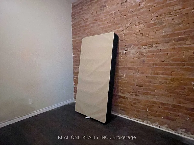 173 King St E #2 — Photo 8