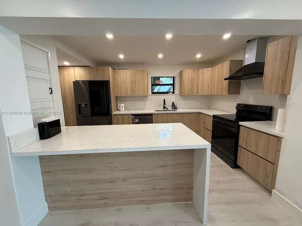 Building Photo - 2227 Roosevelt St #HOUSE