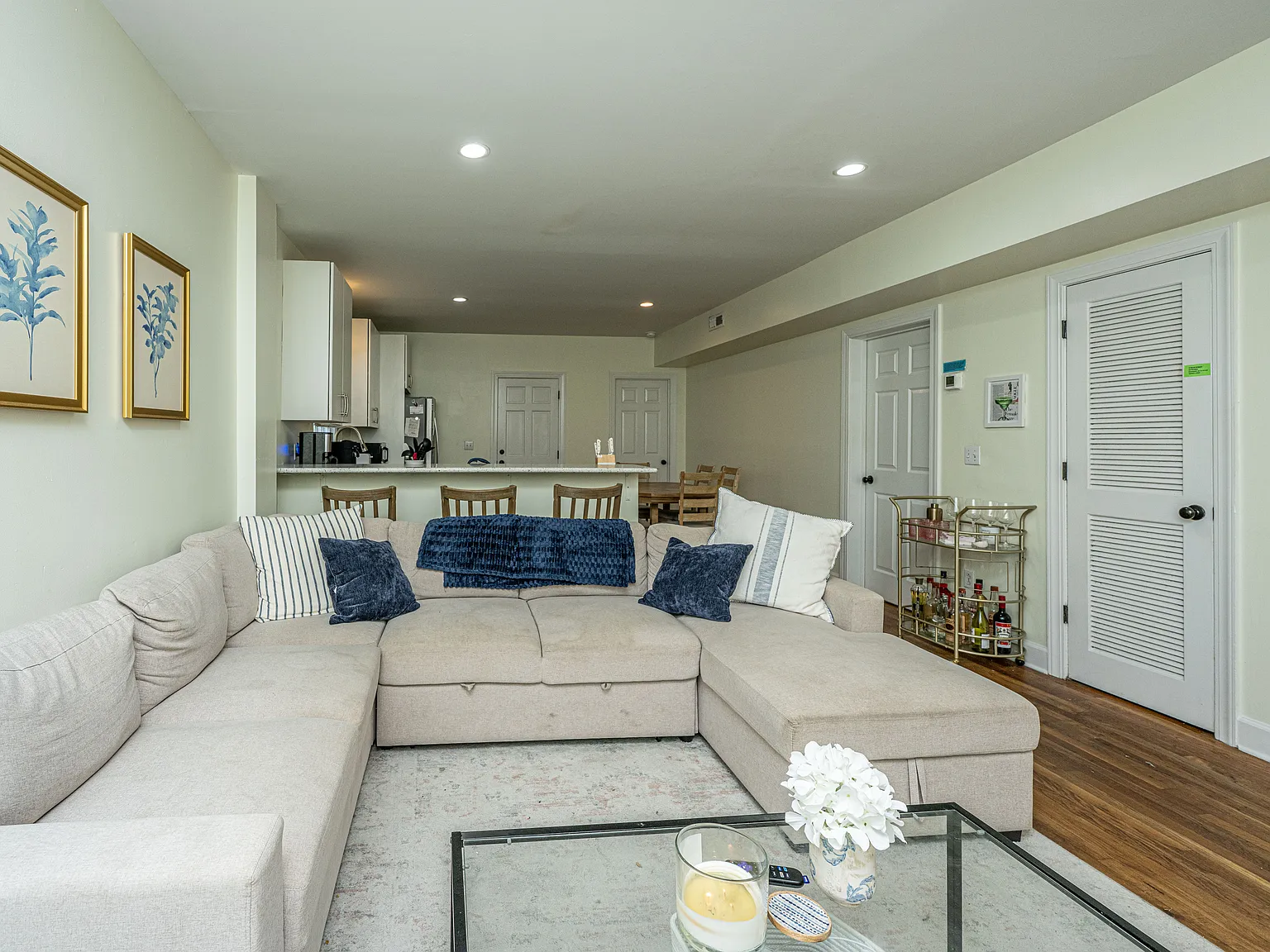 5 bed, 4.5 bath, 2800 sqft, $9,250 — Photo 1