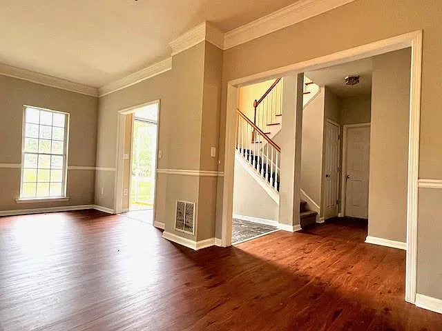 3 bed, 2.5 bath, 2599 sqft, $2,495 — Photo 3