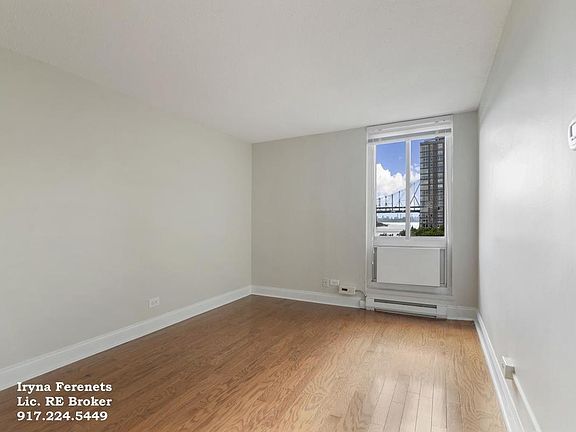 4th image of 560 Main St APT 458