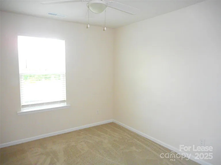 3058 Eastcott Ave — Photo 15