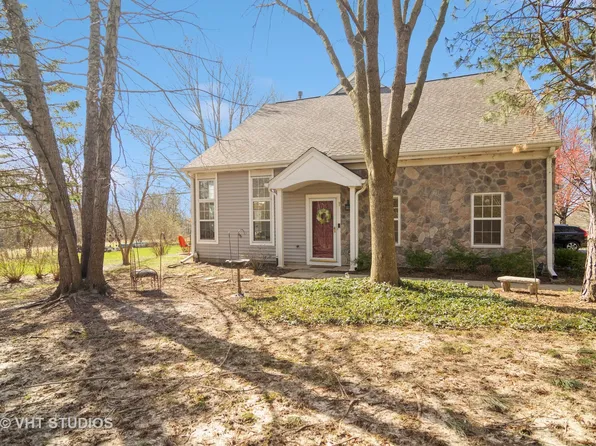 174 Parkview Dr #8, Wauconda, IL 60084