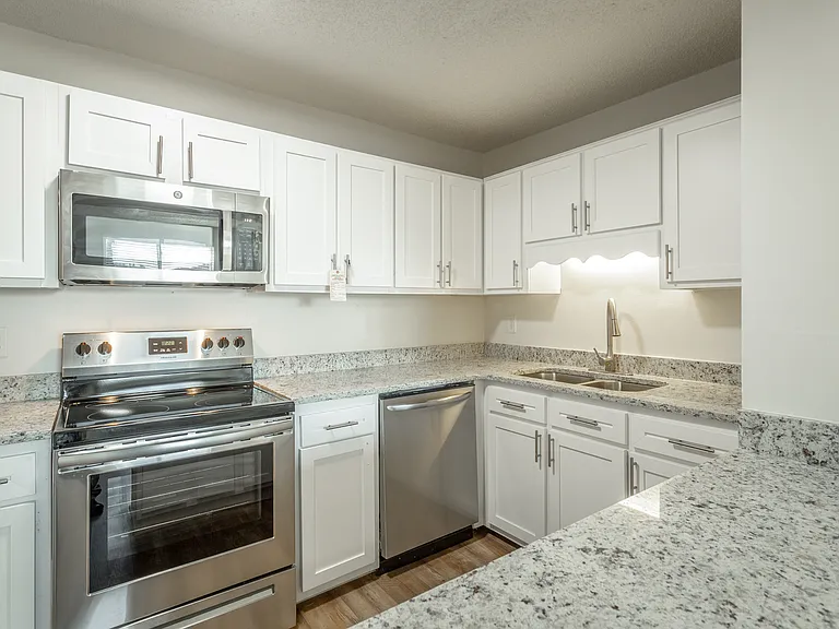 130 Goodson Ave — Photo 1