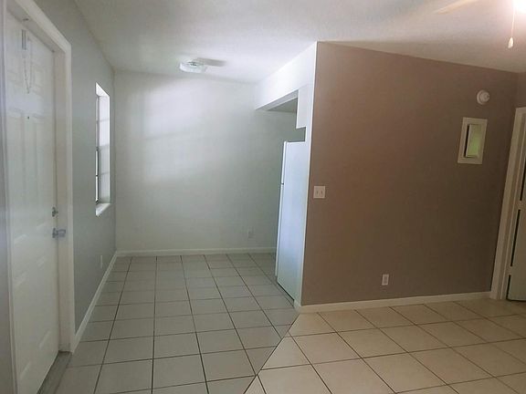 2nd image of 220 NE 16th Ave #7