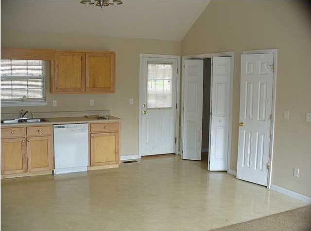 1st image of 102 Davenport Ln