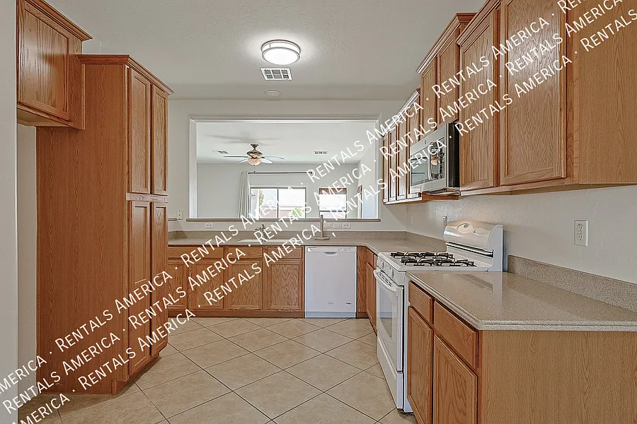 3 bed, 1506 sqft, $2,100 — Photo 2
