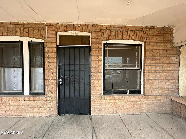 835 N F Ave — Photo 1