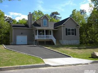 73 Madeline Rd, Ridge, NY 11961