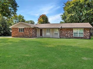 301 Derbyshire Dr, Swansea, IL 62226