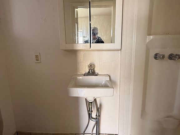 4th image of 849 N 26th St APT 1R