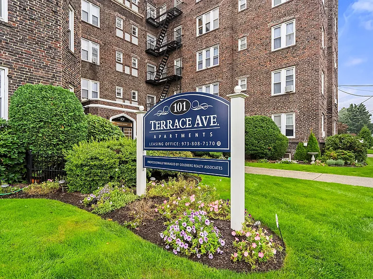 101 Terrace Avenue Apartments — Photo 12
