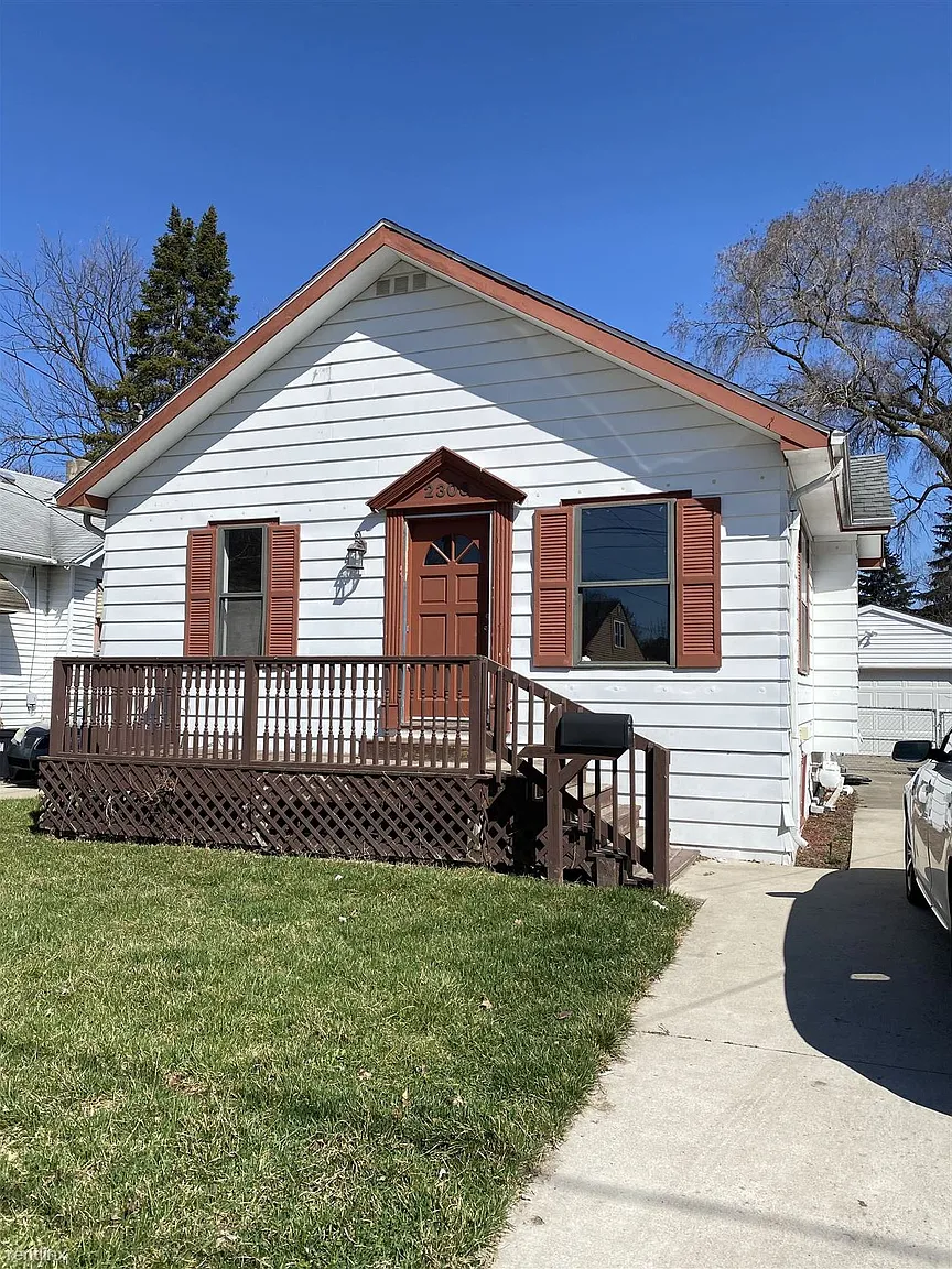 2306 N Clinton St photo 1