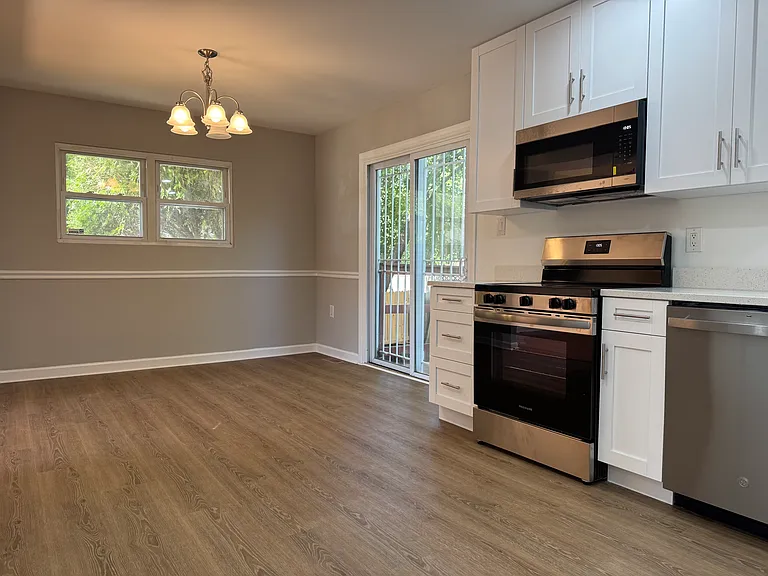 900 Nadine Ct — Photo 7