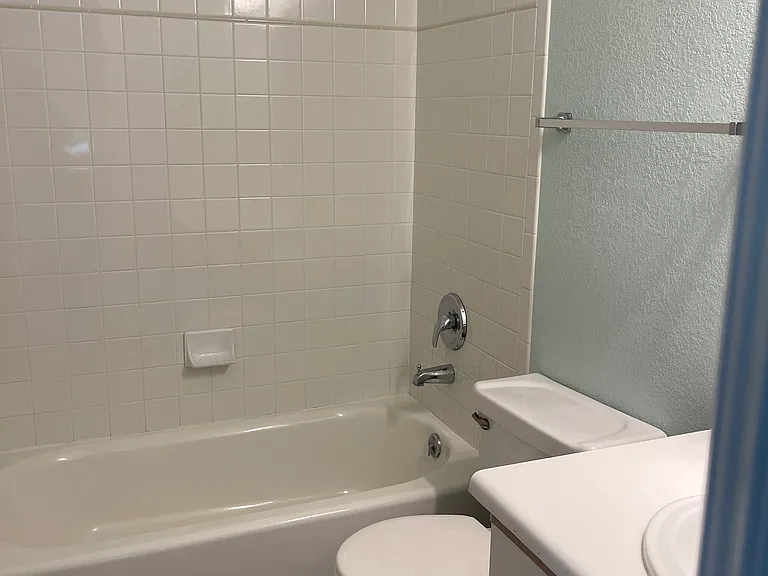2787 Oxford Ave — Photo 9