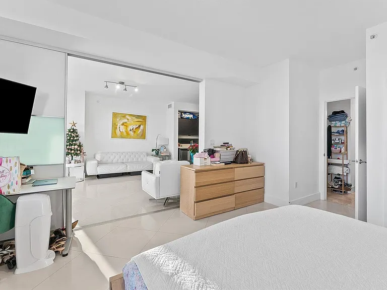 90 SW 3rd St #1410 — Photo 7