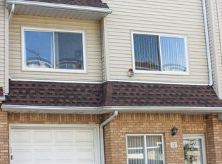 64 Sandywood Ln, Staten Island, NY 10309