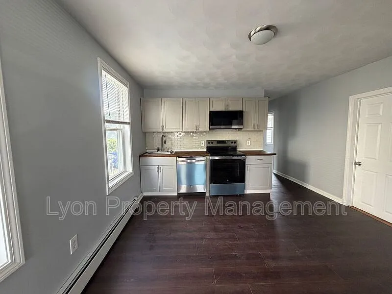 3 bed, 1.0 bath, $1,795 — Photo 3