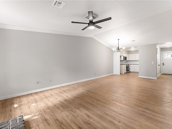 4th image of 913 Turtle Creek Dr