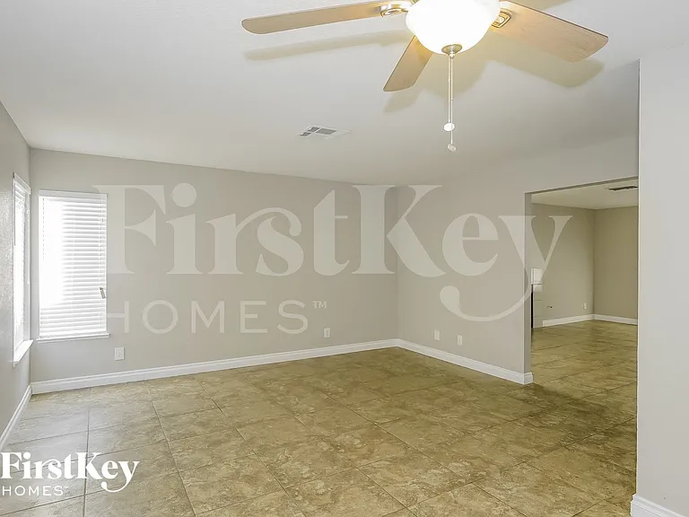 1727 Duarte Dr — Photo 3