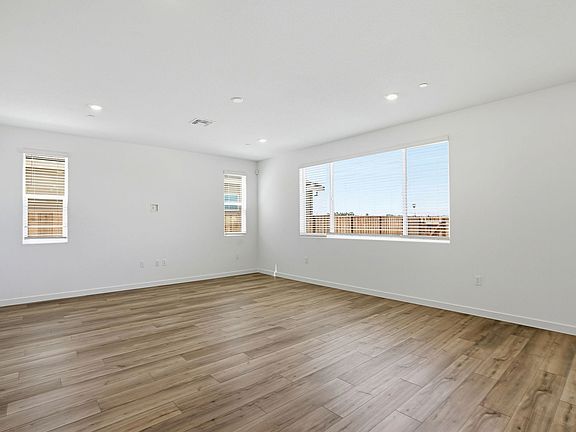 4th image of 1020 Bluebell Cir