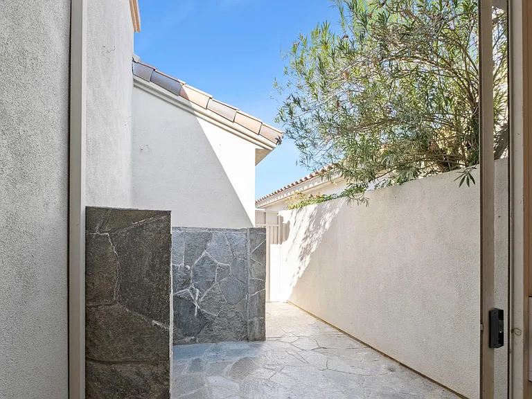 407 Desert Holly Dr — Photo 19