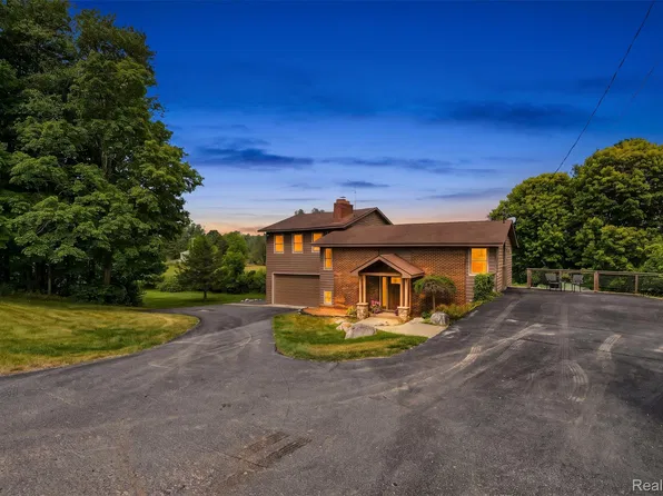 5880 Sawmill Lake Rd, Ortonville, MI 48462