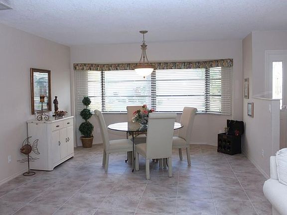 4th image of 571 Toulouse Dr
